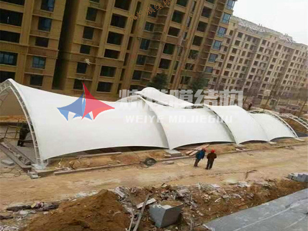 濰坊小區停車場口